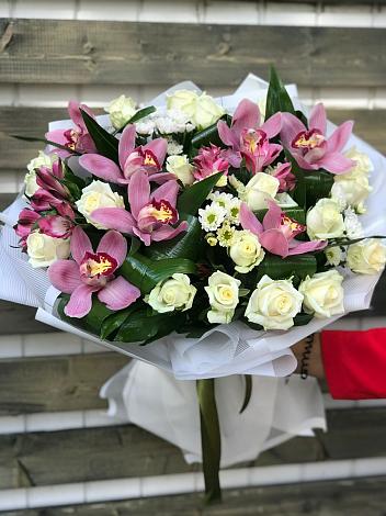 Букет цветов из: Розы и Хризантемы в Ёгле