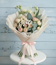 Букет цветов из:  Розы и Лизиантусы в Ёгле