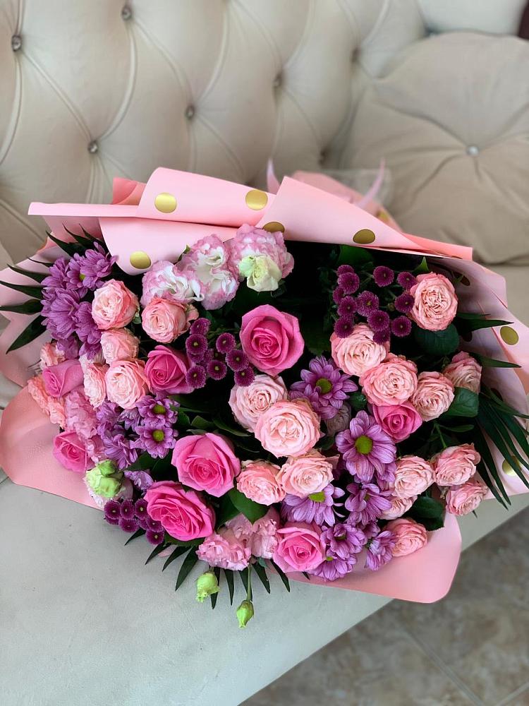 Букет цветов из: Хризантемы, Розы и Лизиантусы в Ёгле