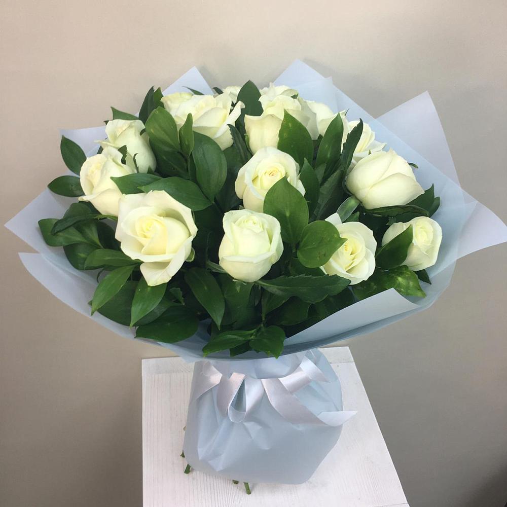 Букет 15 Белых роз Проуд в Ёгле