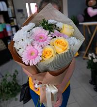 Букет цветов из:  Герберы, Розы и Хризантемы в Ёгле