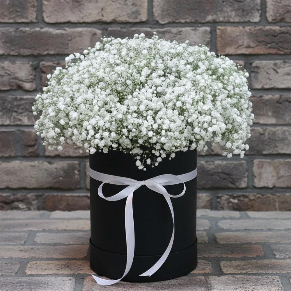 Цветочная композиция из Гипсофила в шляпной коробке в Ёгле