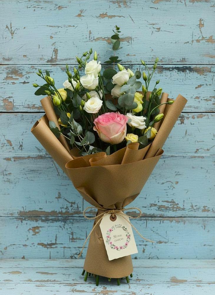 Букет цветов из: Розы и Лизиантусы в Ёгле