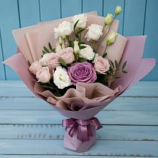 Букет цветов из:  Розы и Лизиантусы в Ёгле