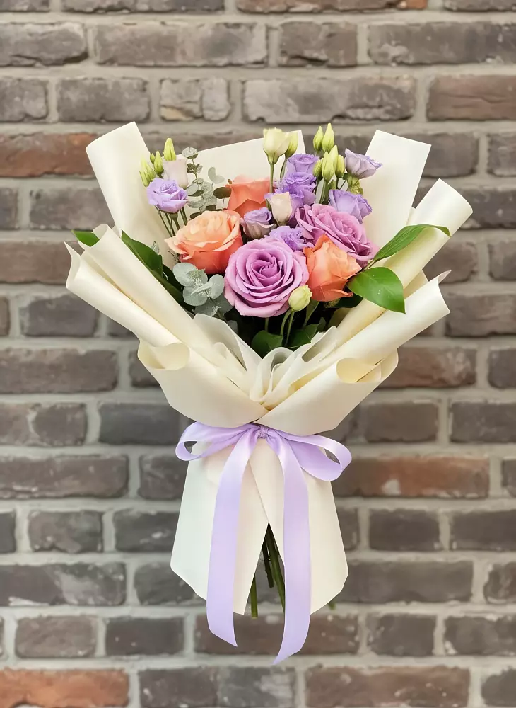 Букет цветов из: Лизиантусы и Розы в Ёгле