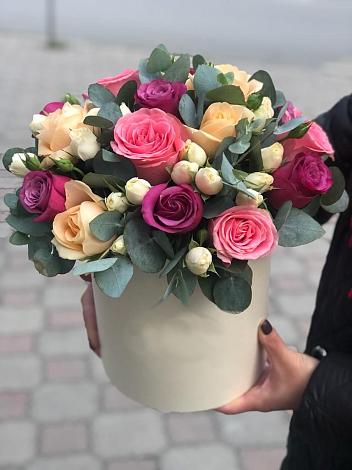 Цветочная композиция из Розы в шляпной коробке в Ёгле