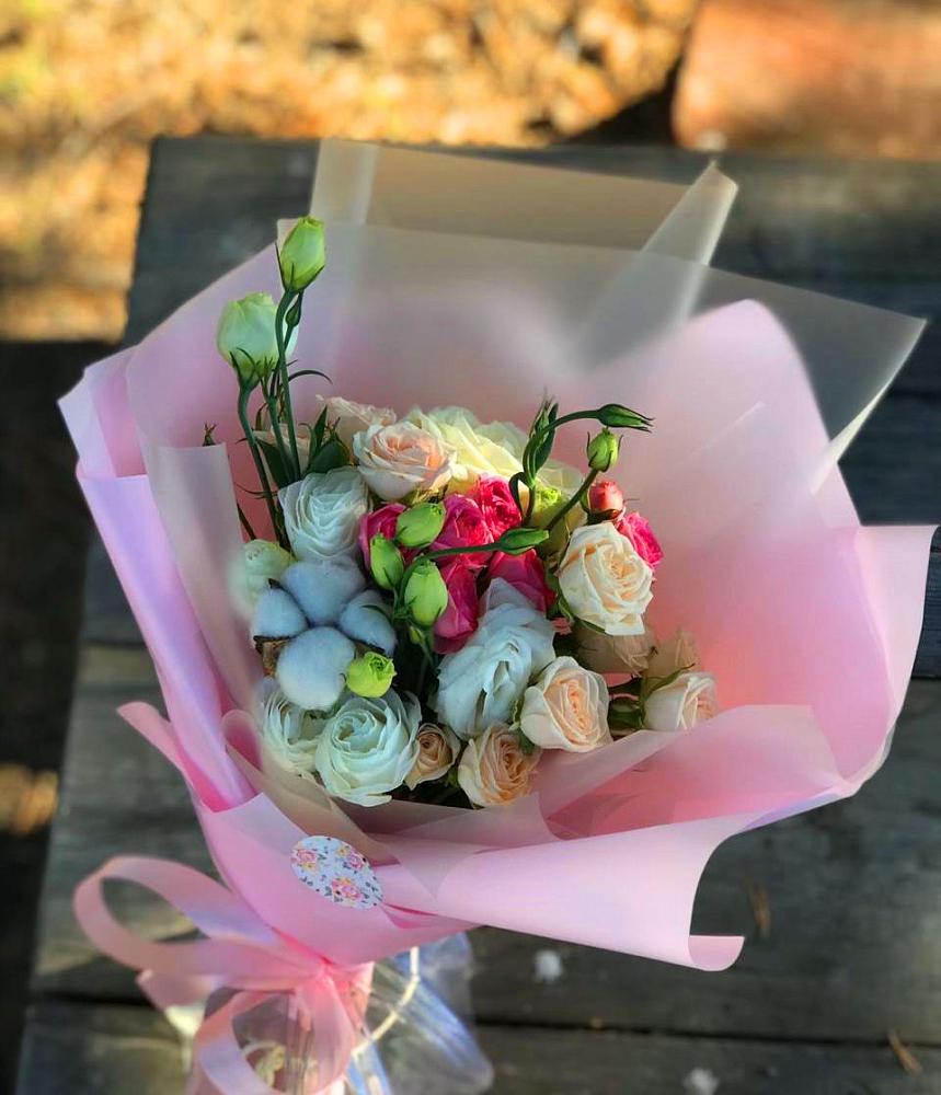 Букет цветов из: Розы и Лизиантусы в Ёгле