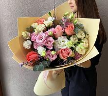 Букет цветов из:  Розы, Лизиантусы и Гвоздики #REPLACE_PRED# Ёгле