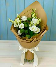 Букет цветов из:  Хризантемы и Лизиантусы в Ёгле