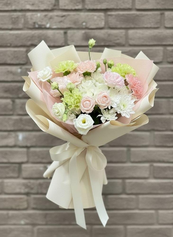 Букет цветов из: Гвоздики, Розы, Лизиантусы и Хризантемы в Ёгле