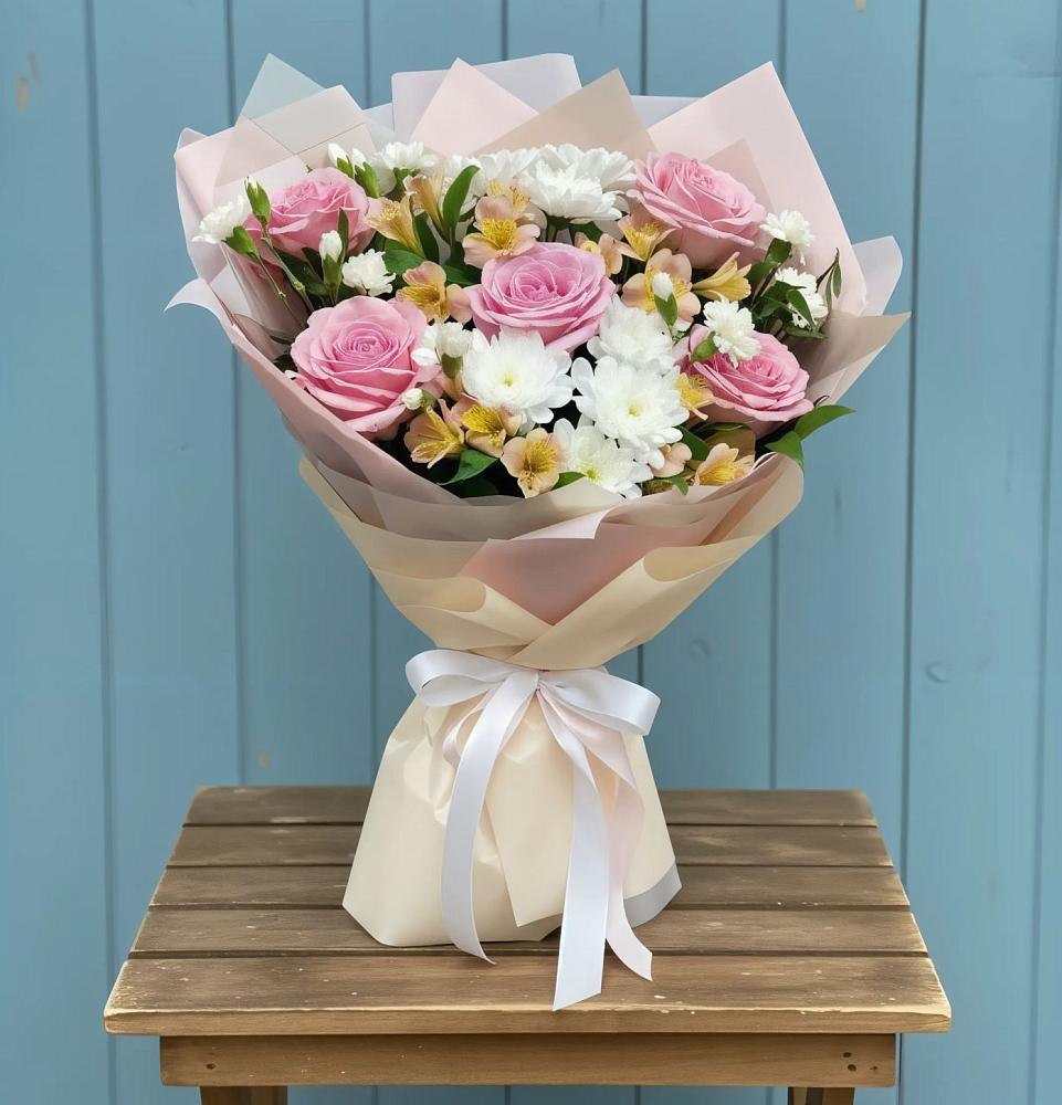 Букет цветов из: Гвоздики, Орхидеи и Розы в Ёгле