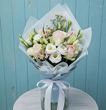 Букет цветов из:  Розы и Лизиантусы в Ёгле