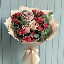 Букет цветов из:  Гвоздики и Розы в Ёгле