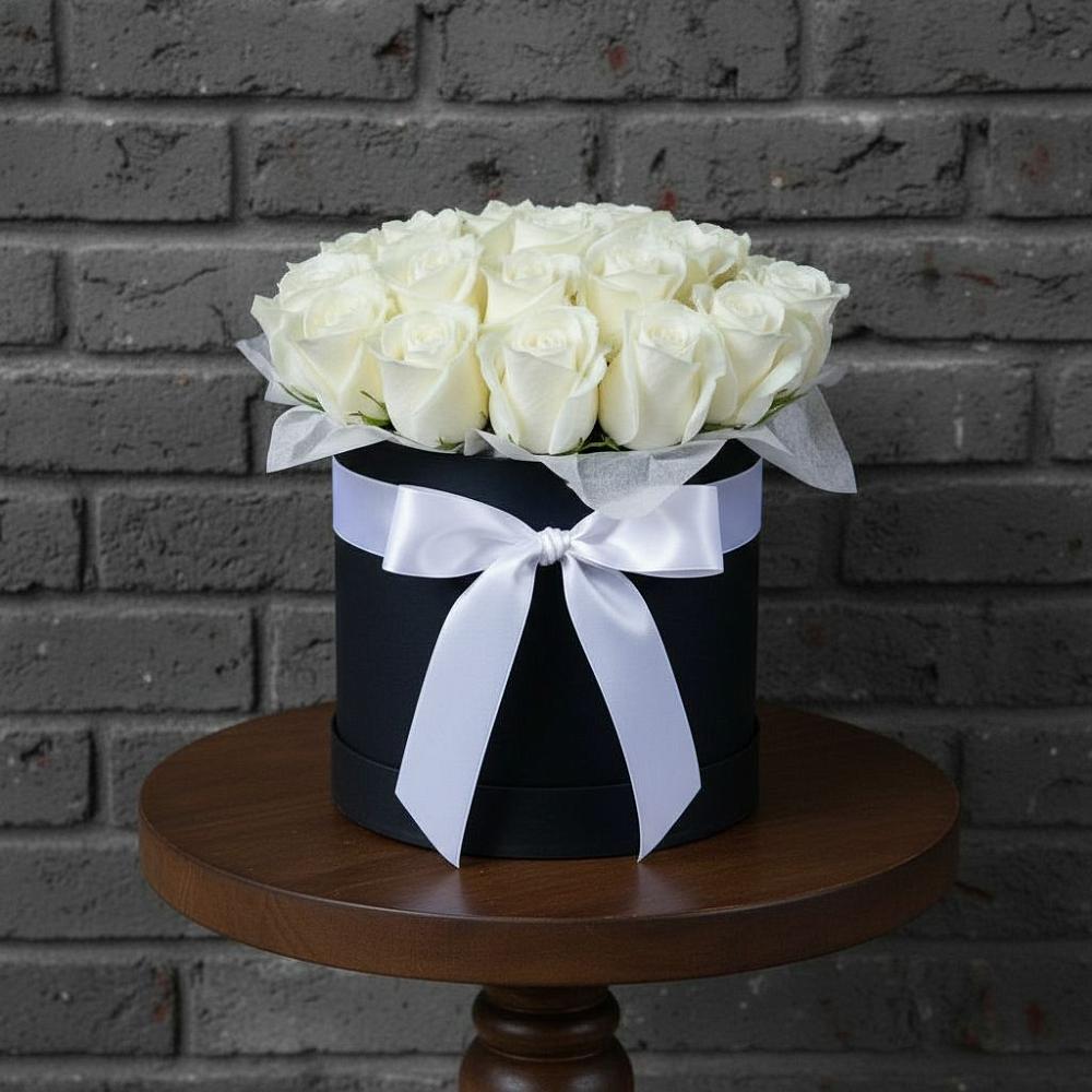 Цветочная композиция из Розы в шляпной коробке в Ёгле