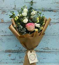 Букет цветов из:  Розы и Лизиантусы в Ёгле
