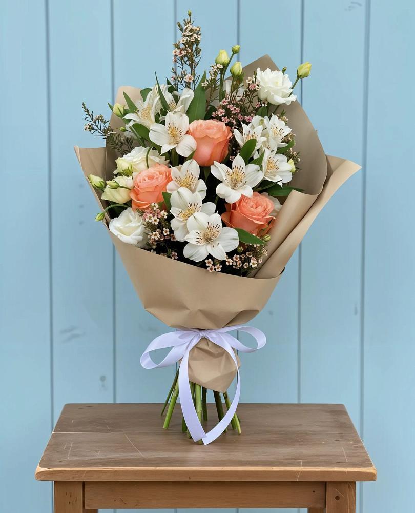 Букет цветов из: Альстромерии, Лизиантусы, Розы и Хризантемы в Ёгле